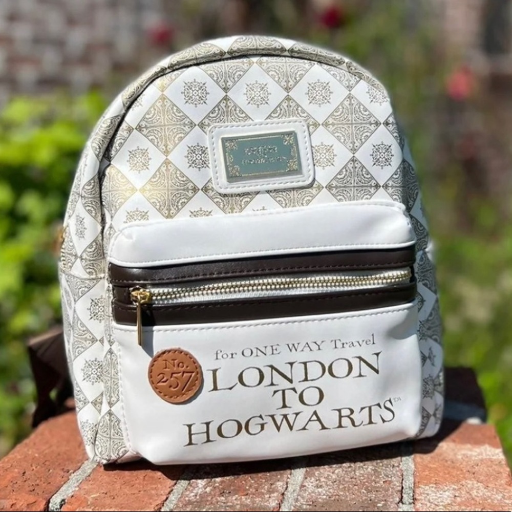 Universal Exclusive Harry Potter From London to Hogwarts mini backpack